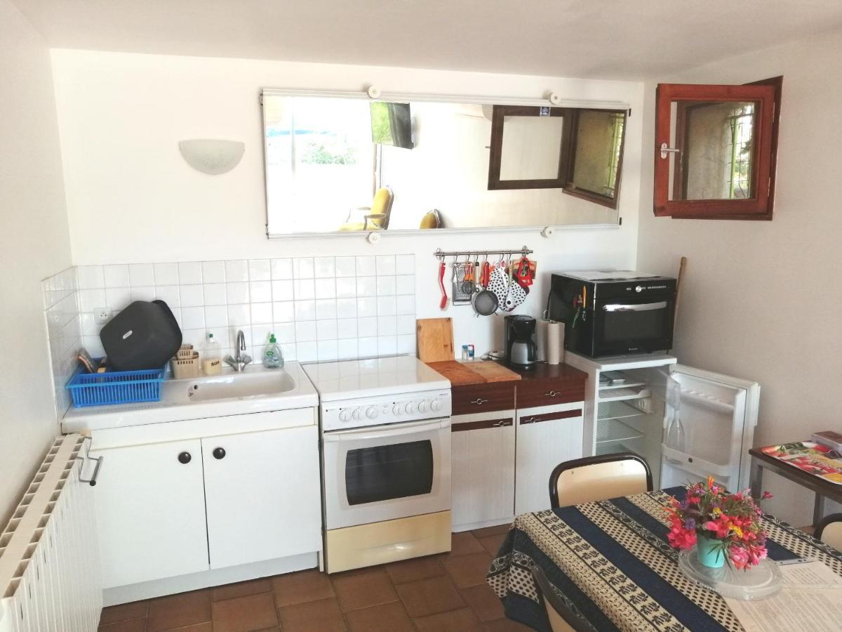 T2 36 m2, RdC de villa, clim, gd jardin clos, animx ok, quartier Mt Faron très calme, wifi, parking Tolone Esterno foto